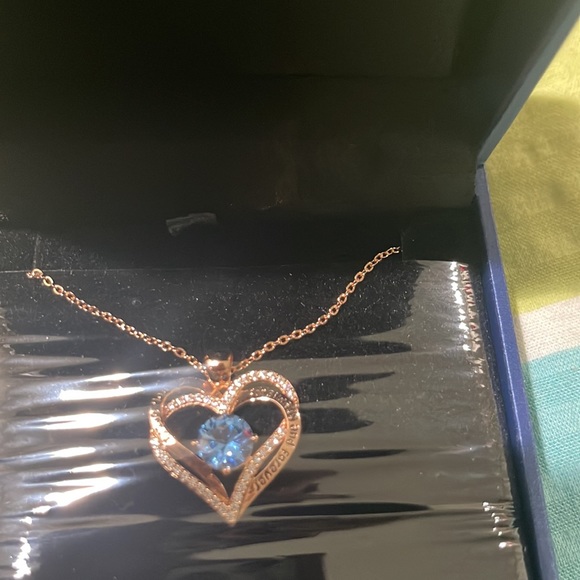 Very elegant and beautiful necklace - Picture 5 of 5